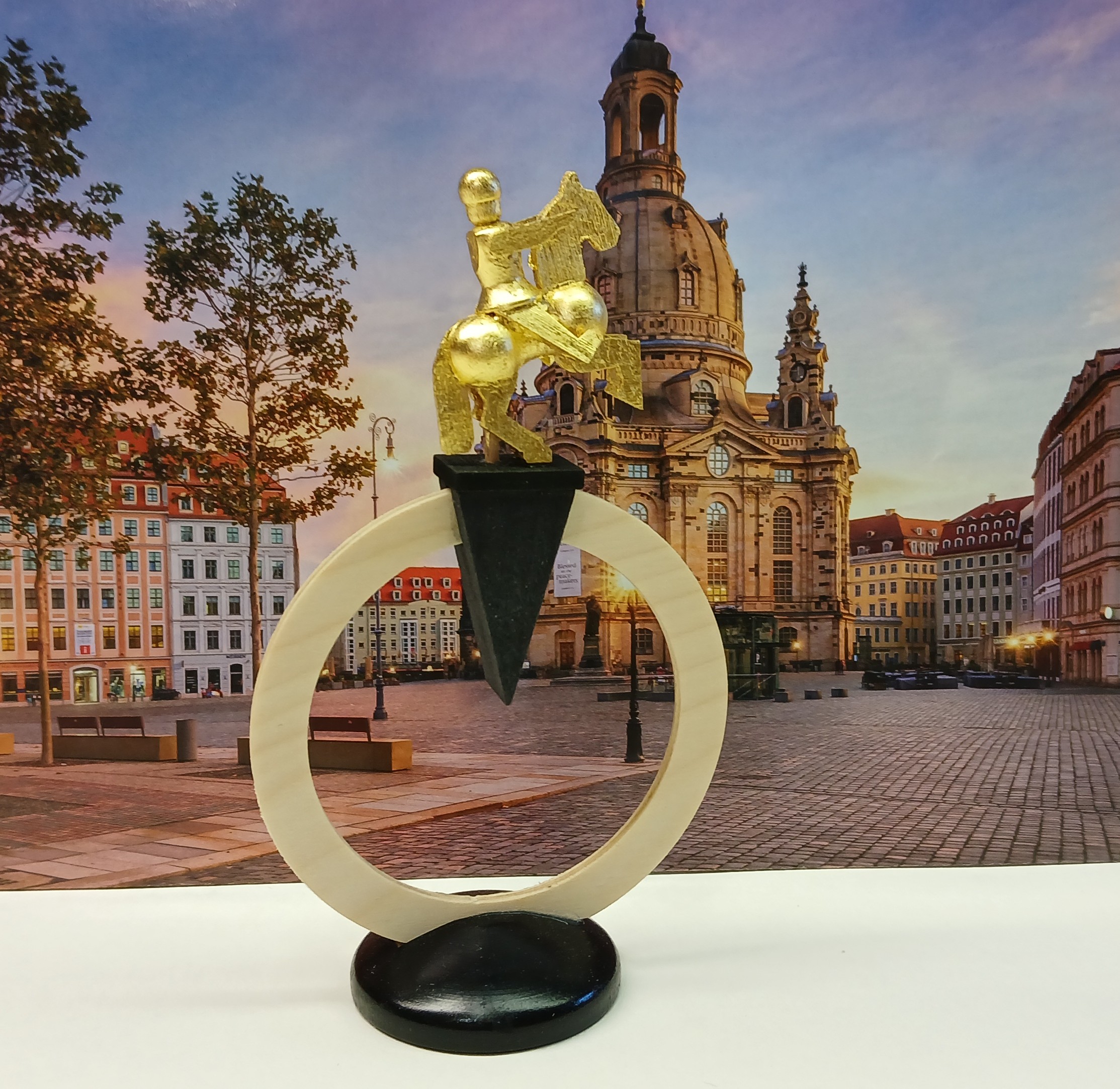 Goldener Reiter als Fingerschaukler