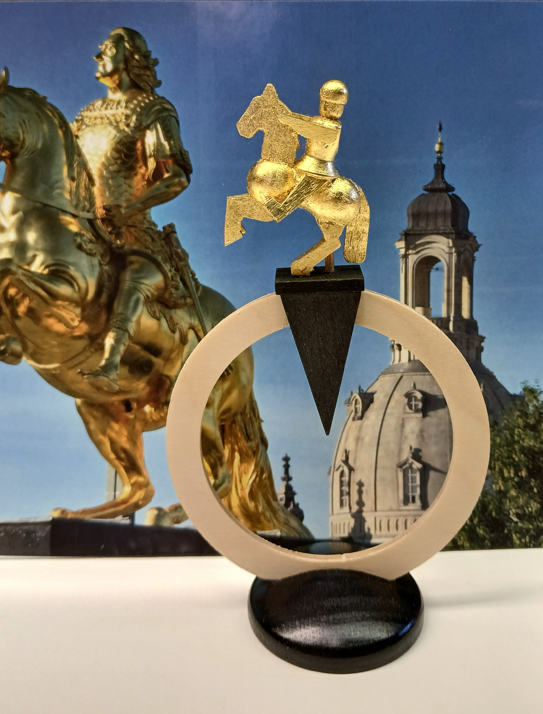Goldener Reiter als Fingerschaukler