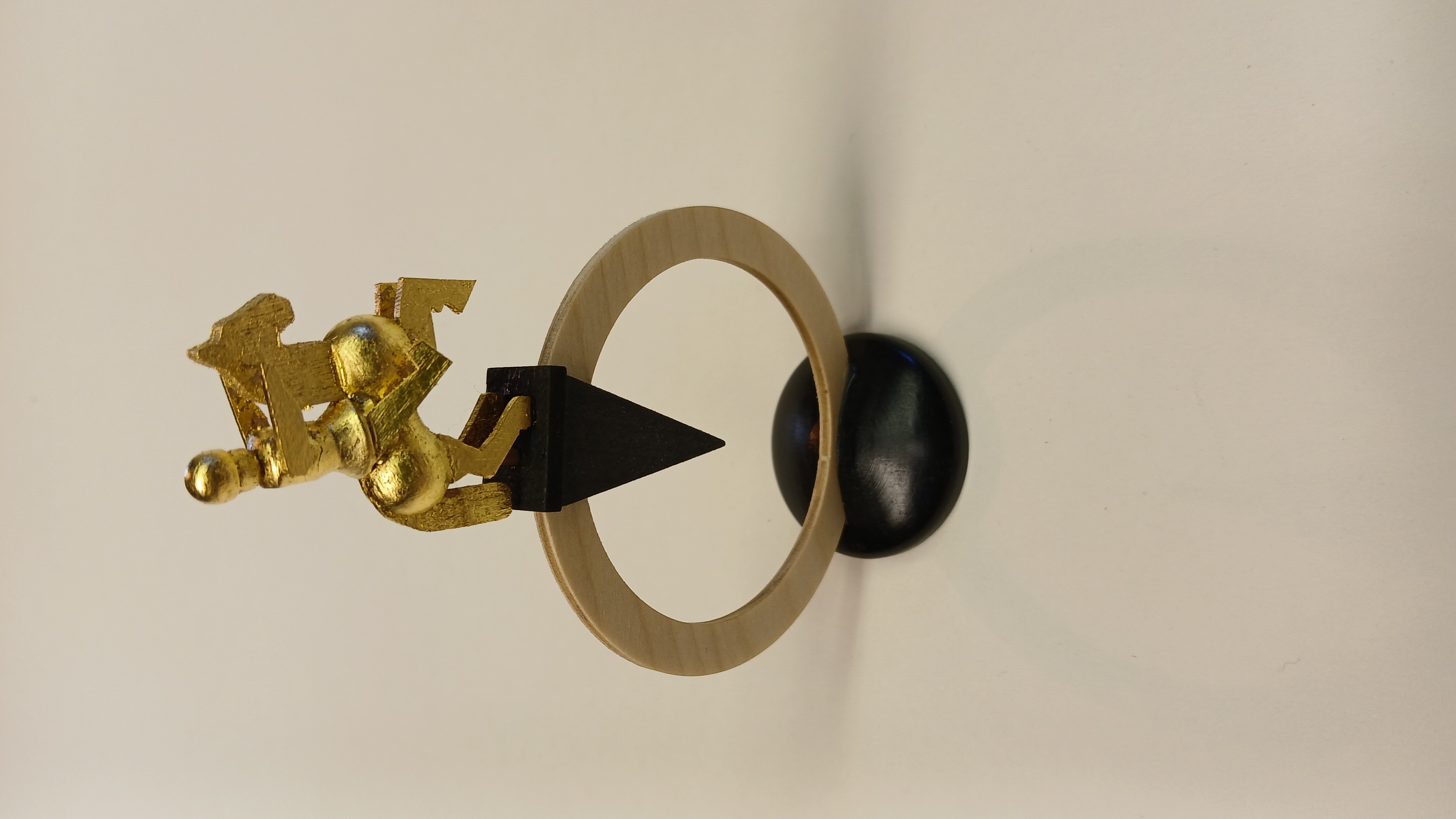 Goldener Reiter als Fingerschaukler