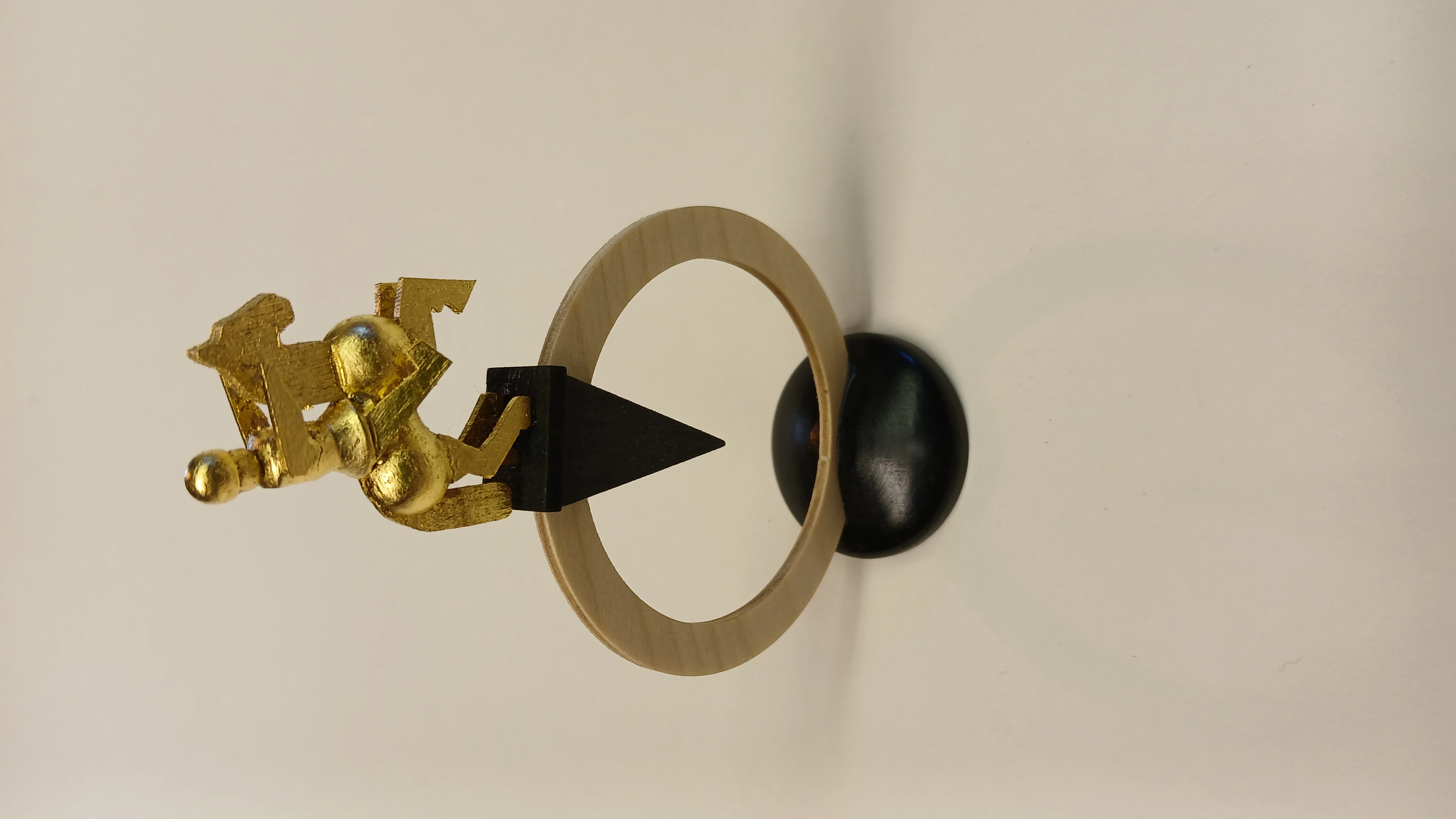 Goldener Reiter als Fingerschaukler