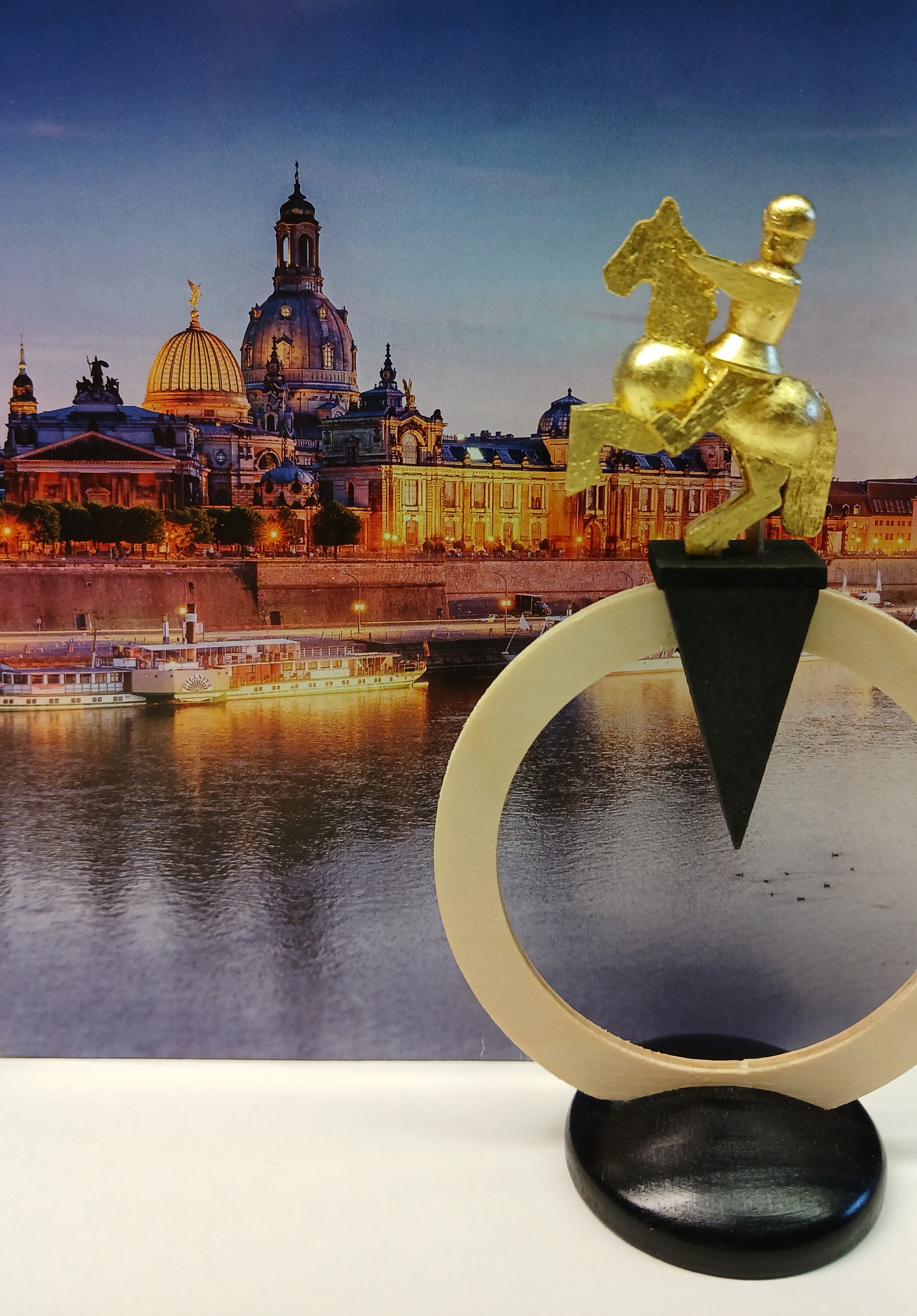 Goldener Reiter als Fingerschaukler